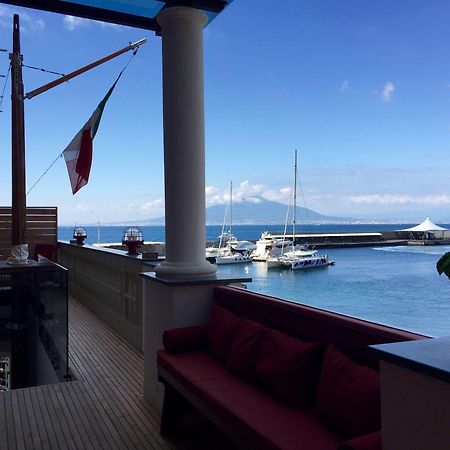Yacht Club Capo Cervo Suites B&B ซอร์เรนโต ภายนอก รูปภาพ