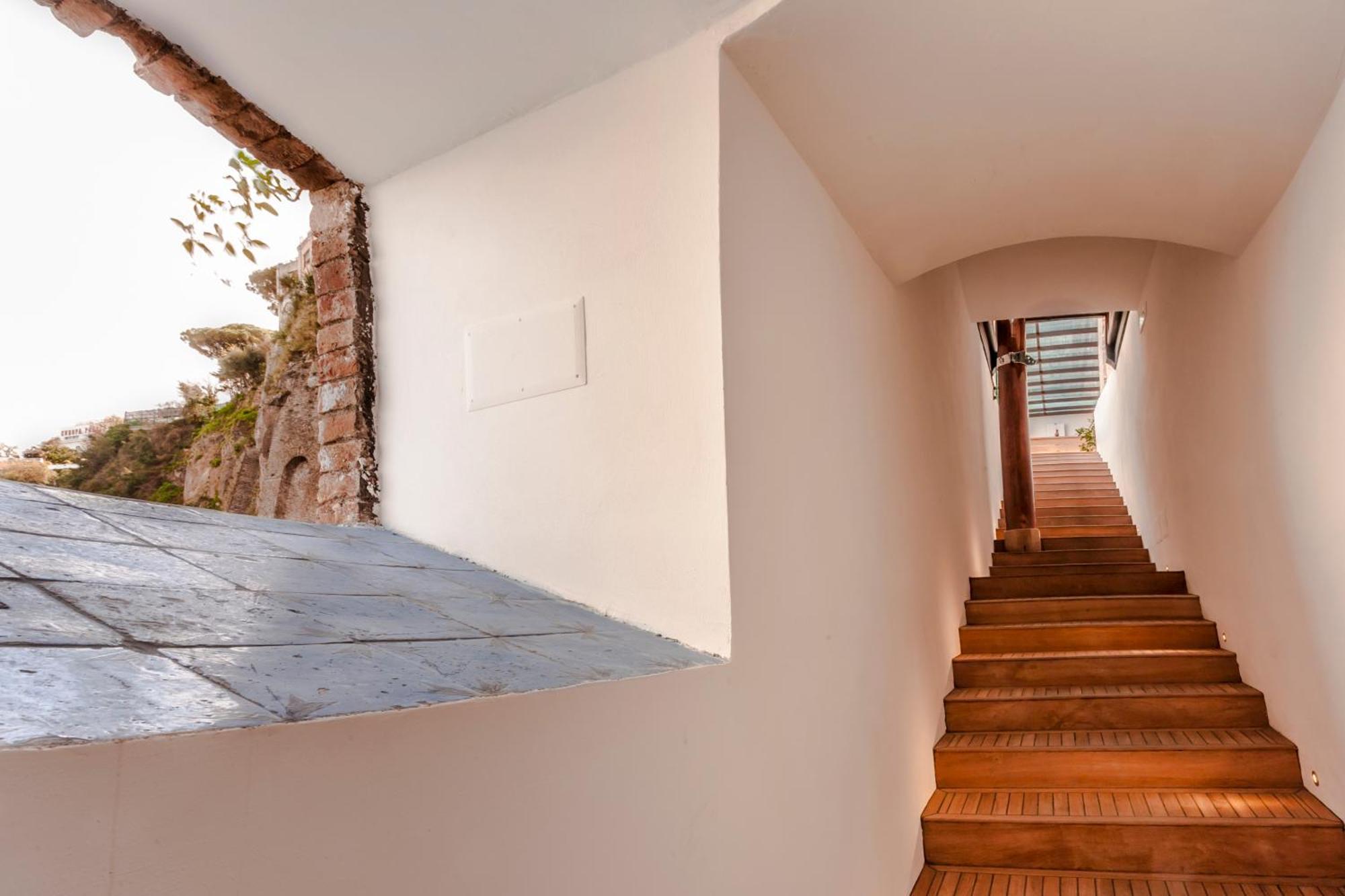 Yacht Club Capo Cervo Suites B&B ซอร์เรนโต ภายนอก รูปภาพ