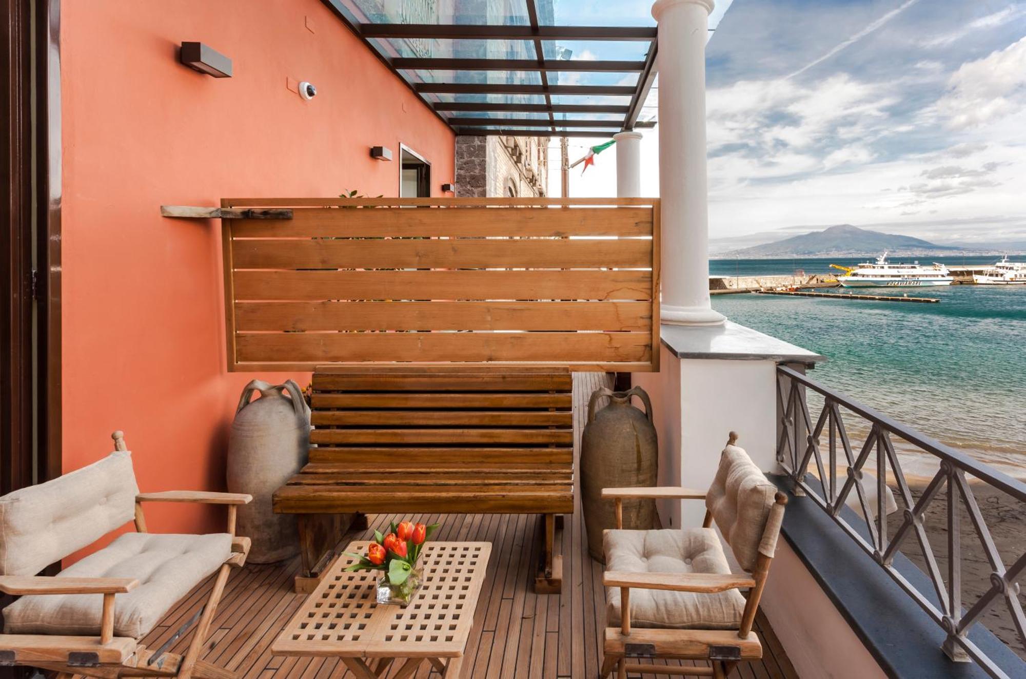 Yacht Club Capo Cervo Suites B&B ซอร์เรนโต ภายนอก รูปภาพ