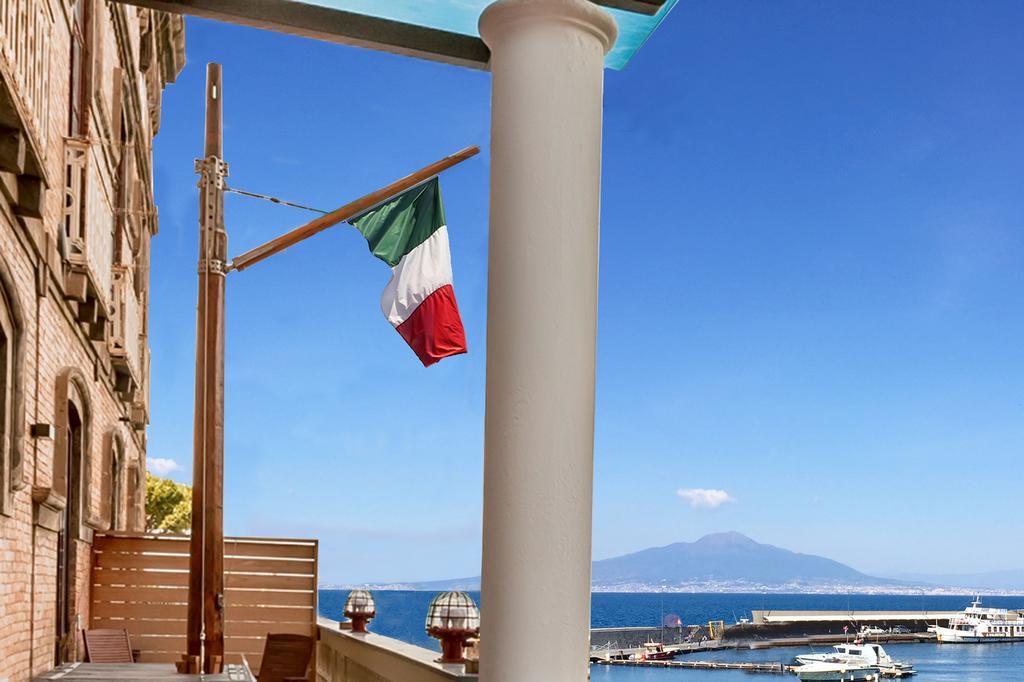 Yacht Club Capo Cervo Suites B&B ซอร์เรนโต ภายนอก รูปภาพ