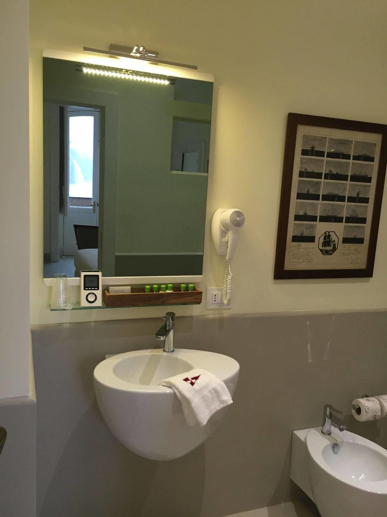 Yacht Club Capo Cervo Suites B&B ซอร์เรนโต ภายนอก รูปภาพ
