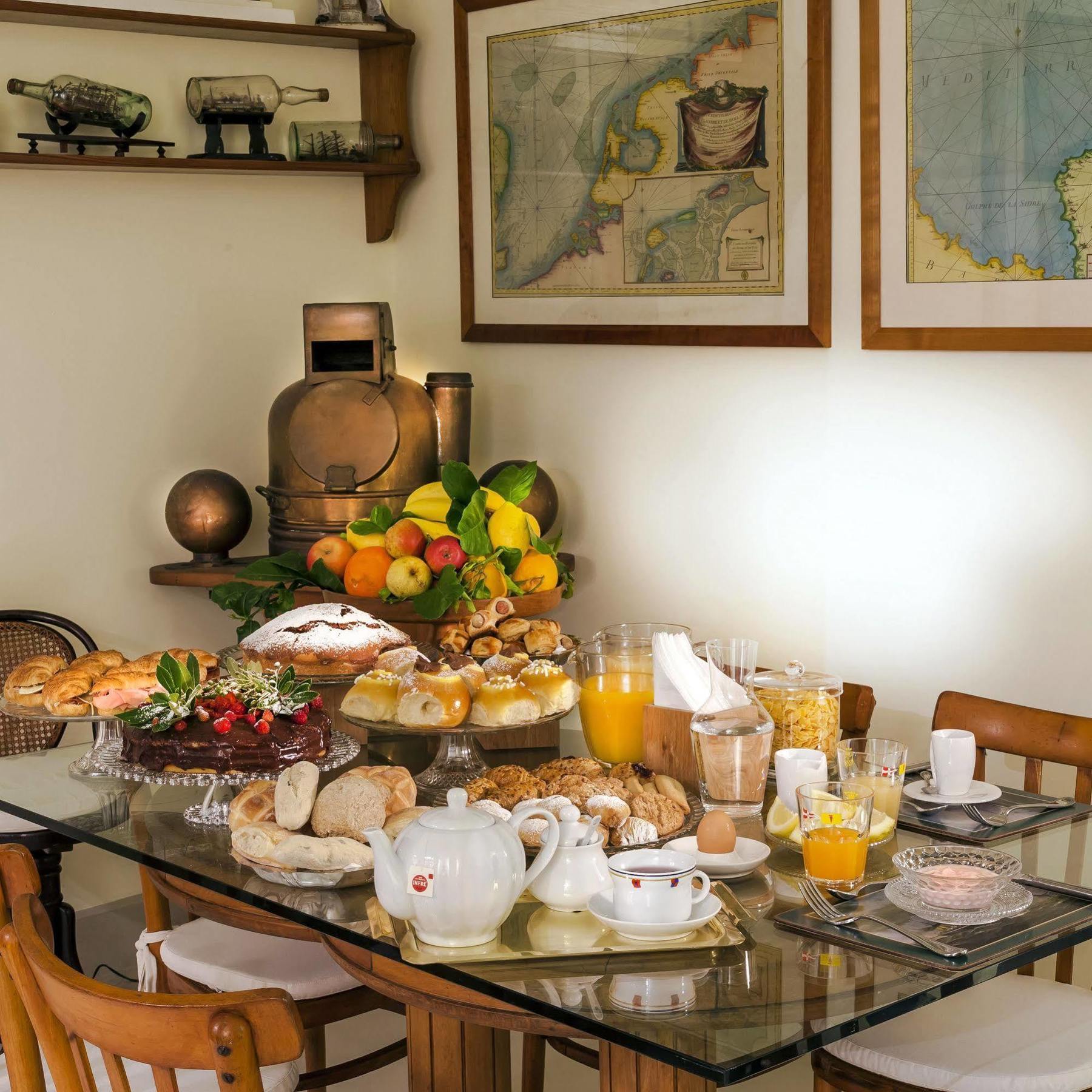 Yacht Club Capo Cervo Suites B&B ซอร์เรนโต ภายนอก รูปภาพ