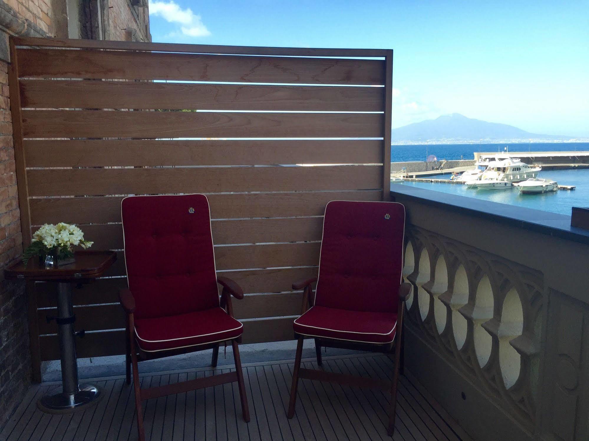 Yacht Club Capo Cervo Suites B&B ซอร์เรนโต ภายนอก รูปภาพ